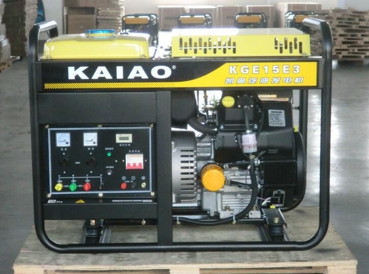 KGE15E3 Generatore portatile a benzina da 16 kW a tre fasi con pannello di controllo digitale